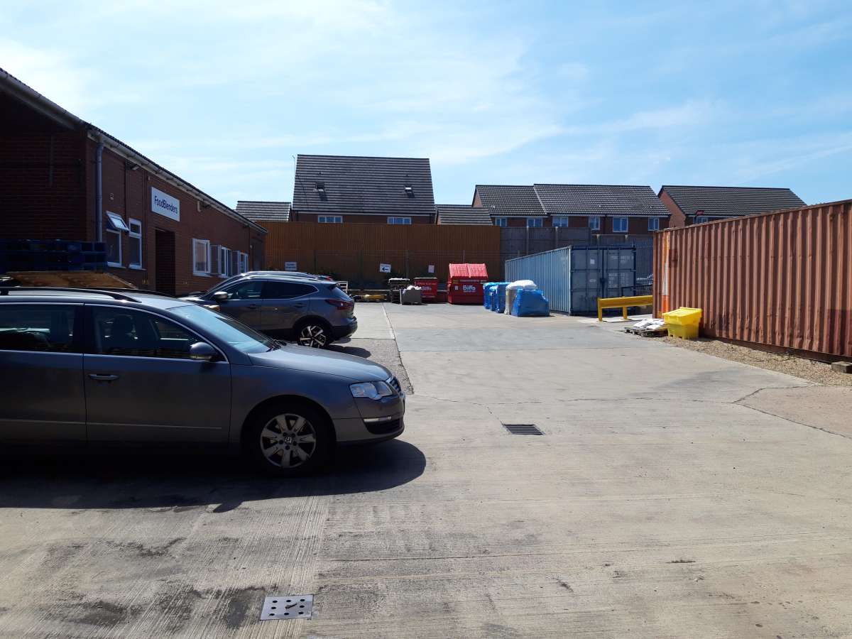Industrial Unit in Market Harborough - photo 2