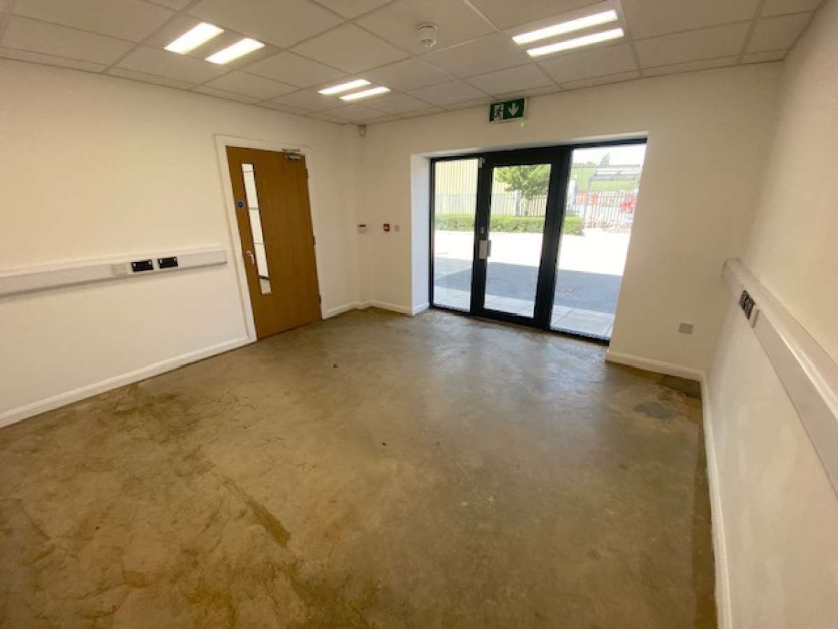 Industrial Unit in Stukeley Meadows Industrial Estate - photo 4