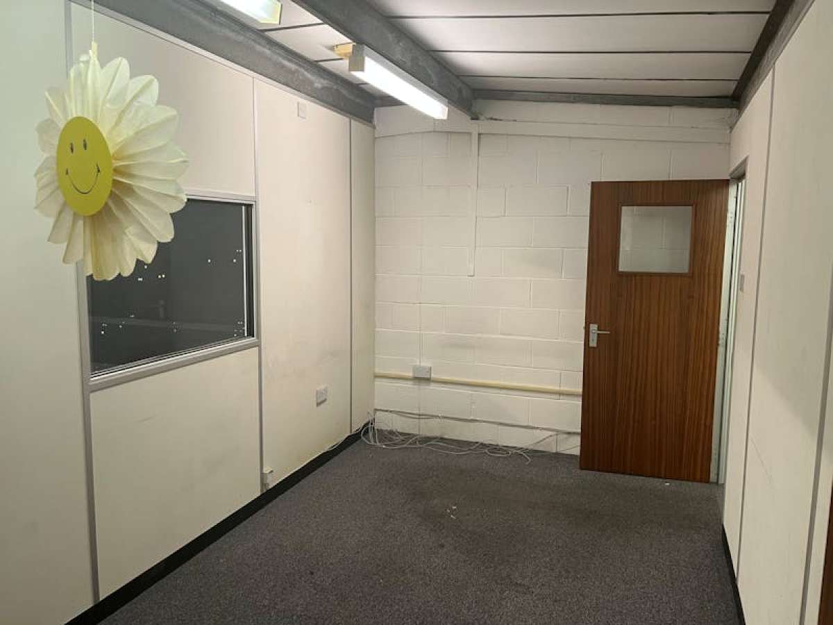 Industrial Unit in London - photo 4