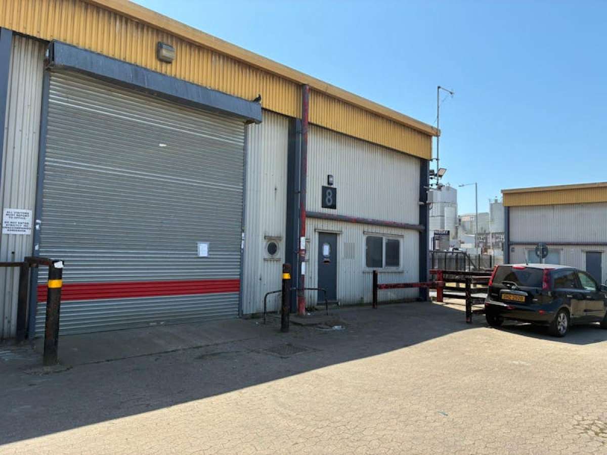 Industrial Unit in Barking - photo 4