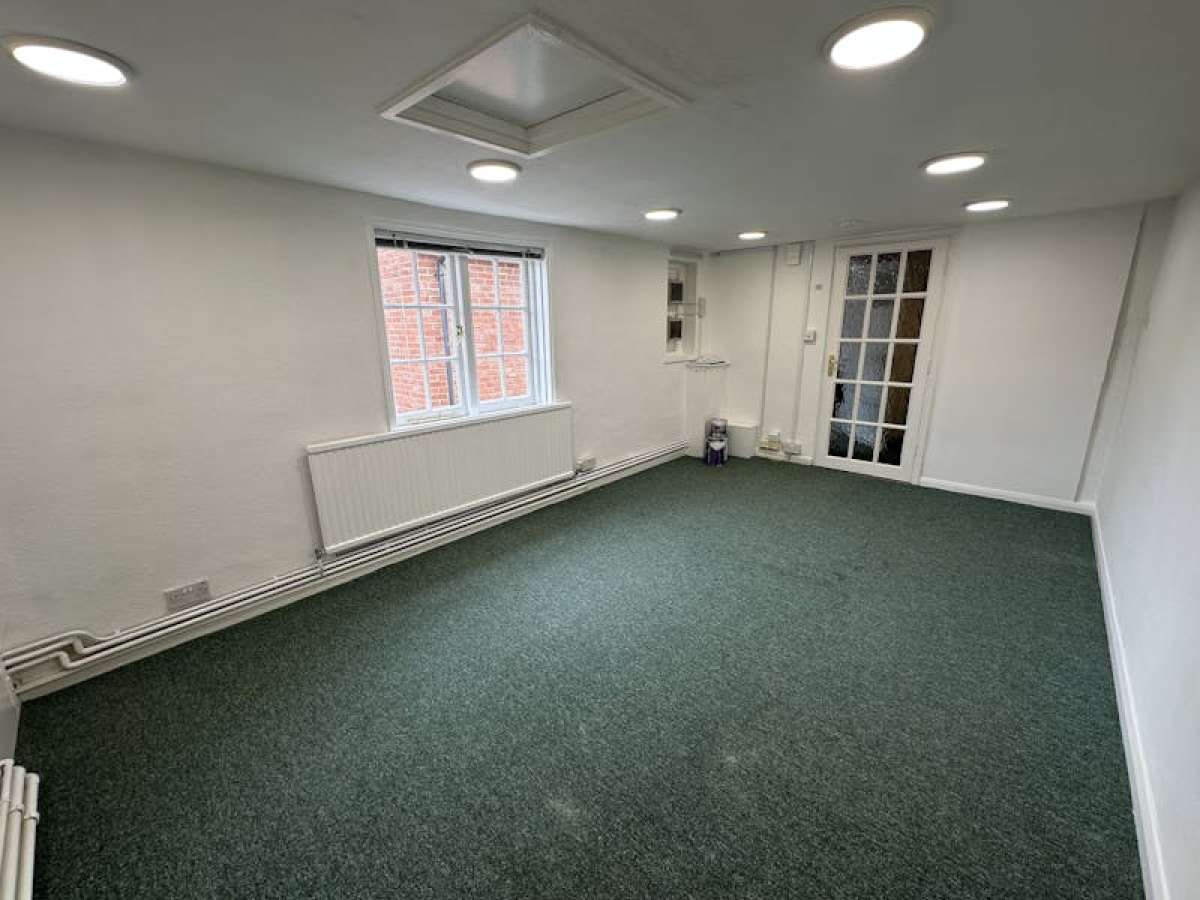 Office in Farnham - photo 3