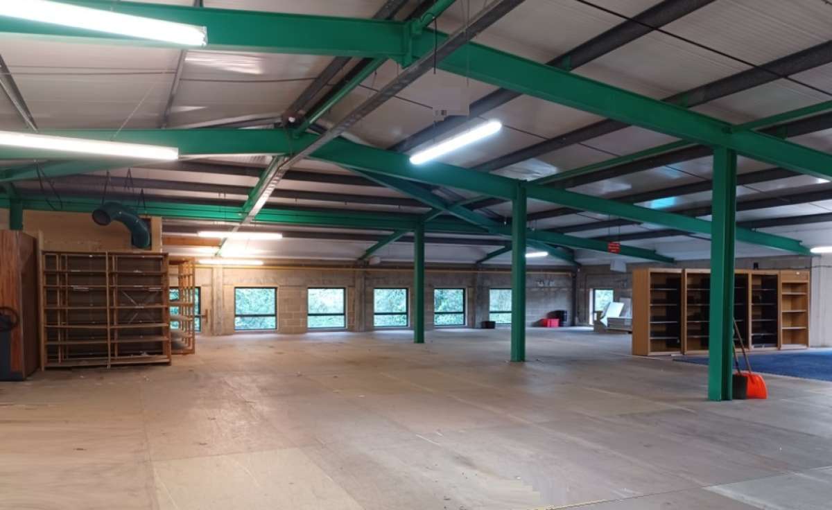 Office in Tadworth - photo 4