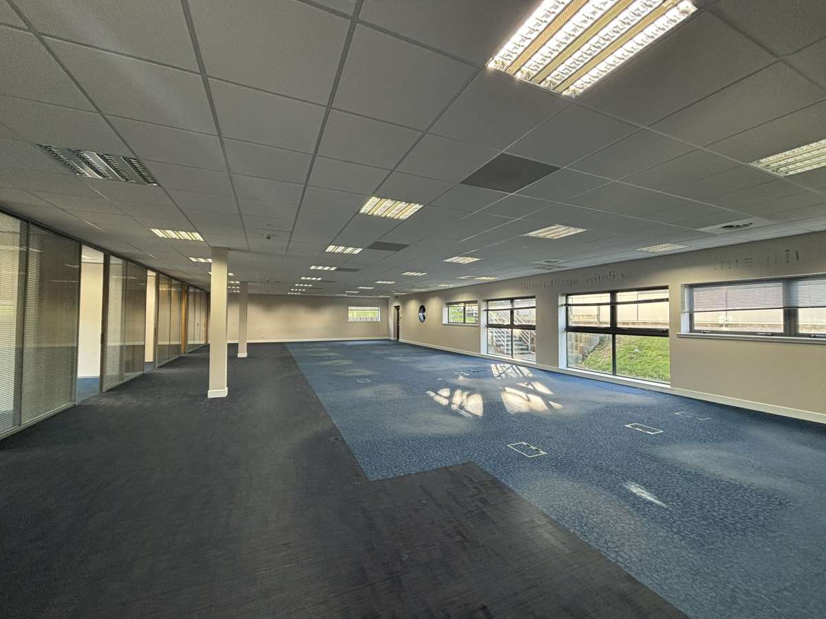 Office in West Tullos Industrial Estate - photo 3