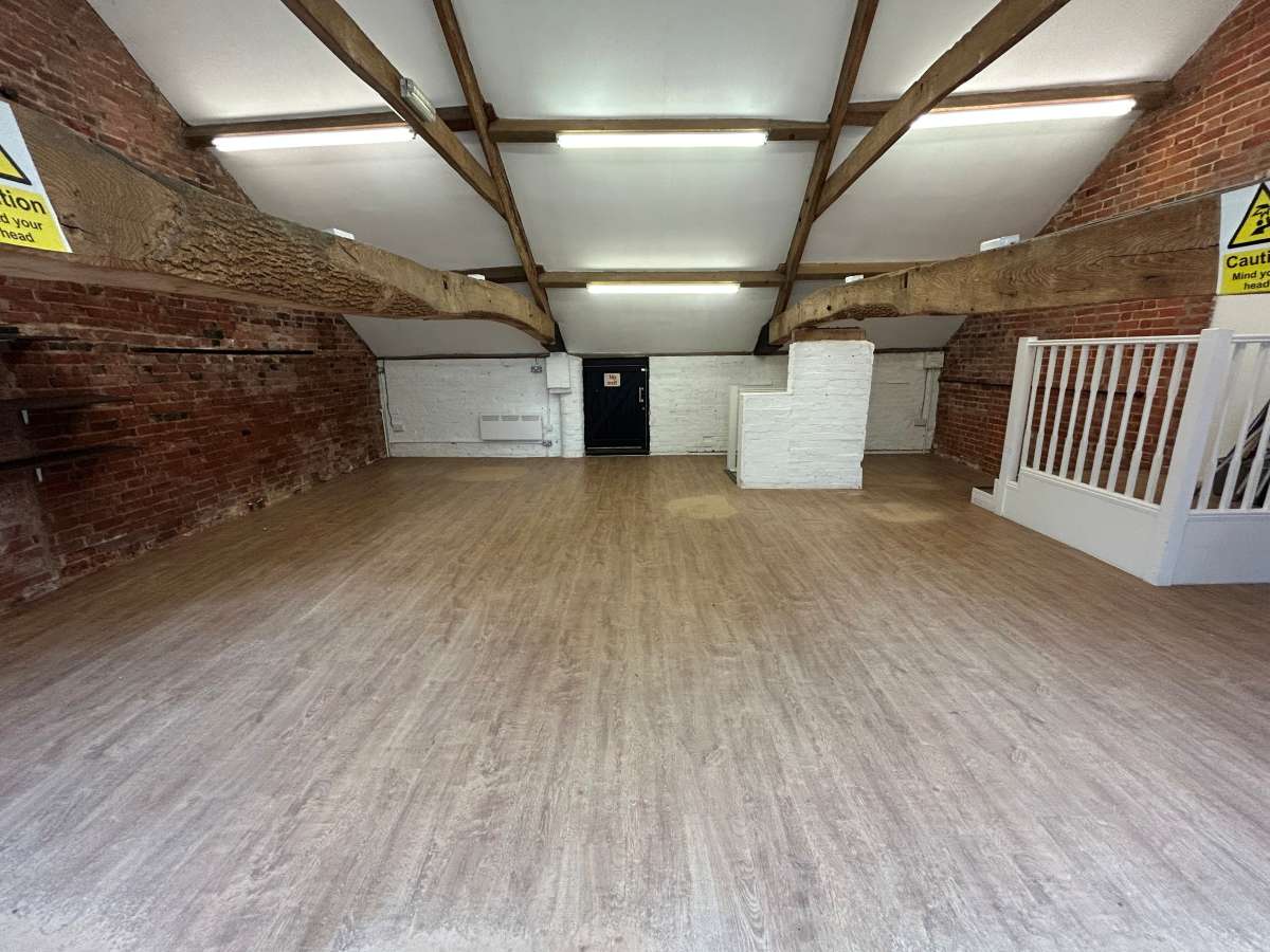 Office in Oadby - photo 2