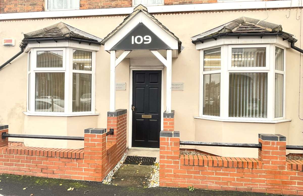 Office in Burton On Trent - photo 2