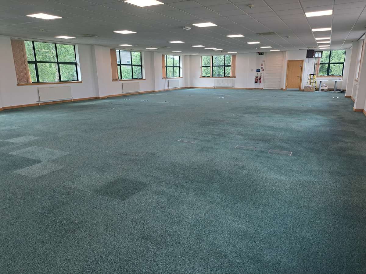 Office in Oldham - photo 4