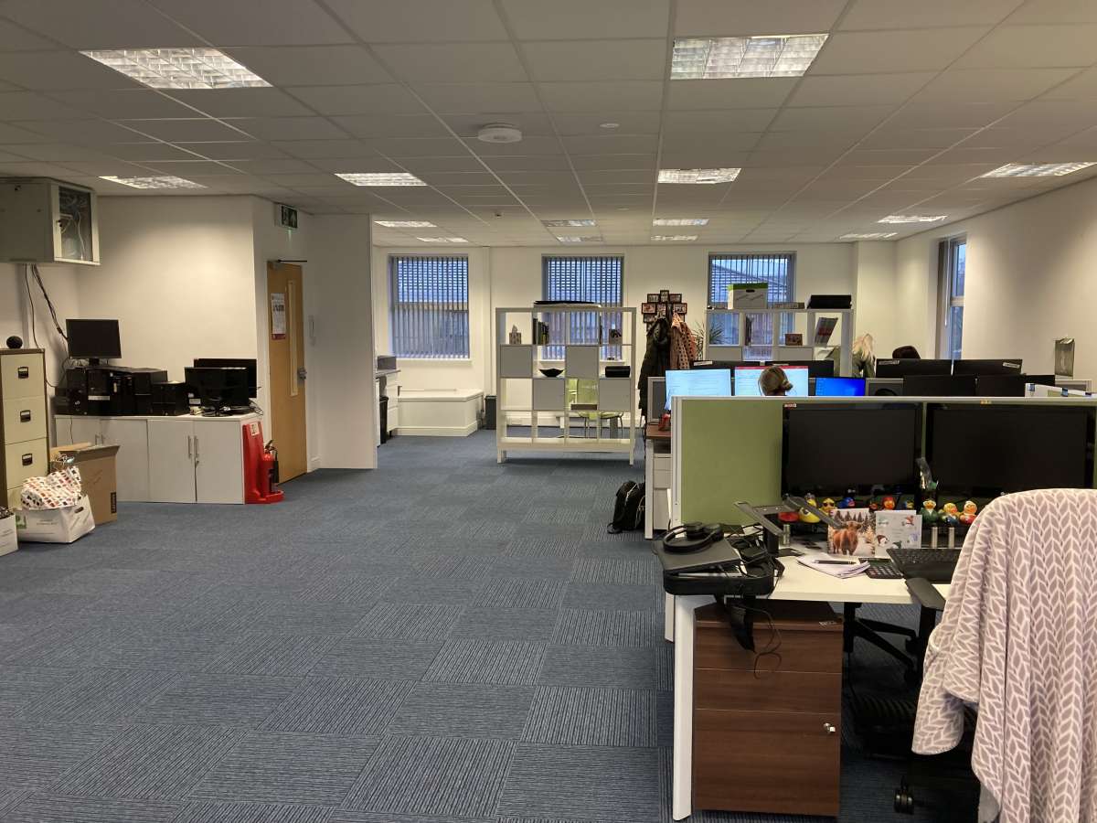 Office in Barlborough - photo 4