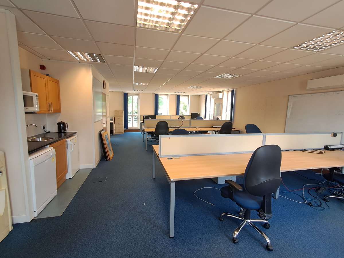 Office in Croydon - photo 3