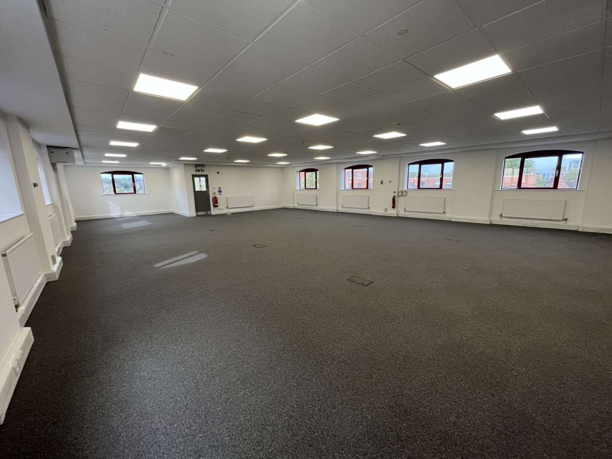Office in Derby - photo 3