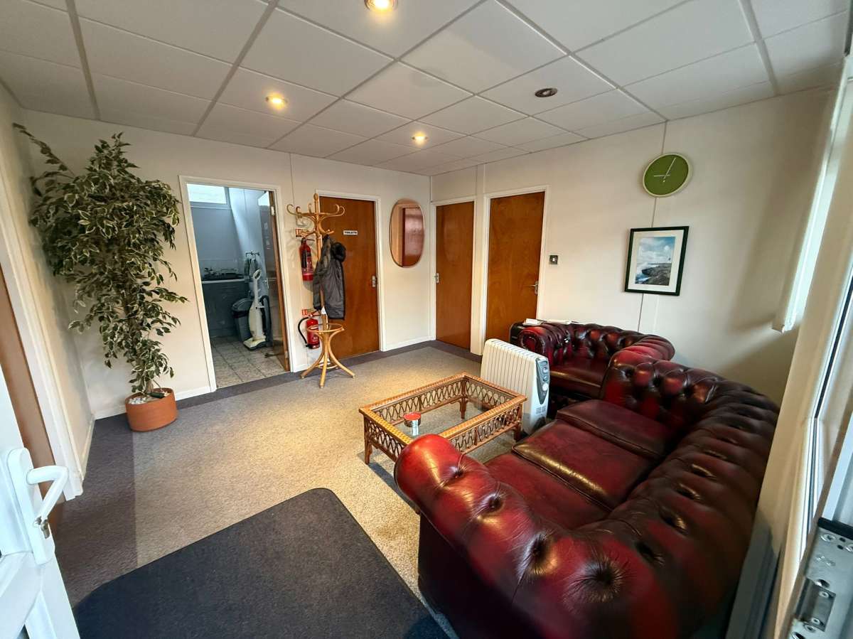 Office in Hinckley - photo 3