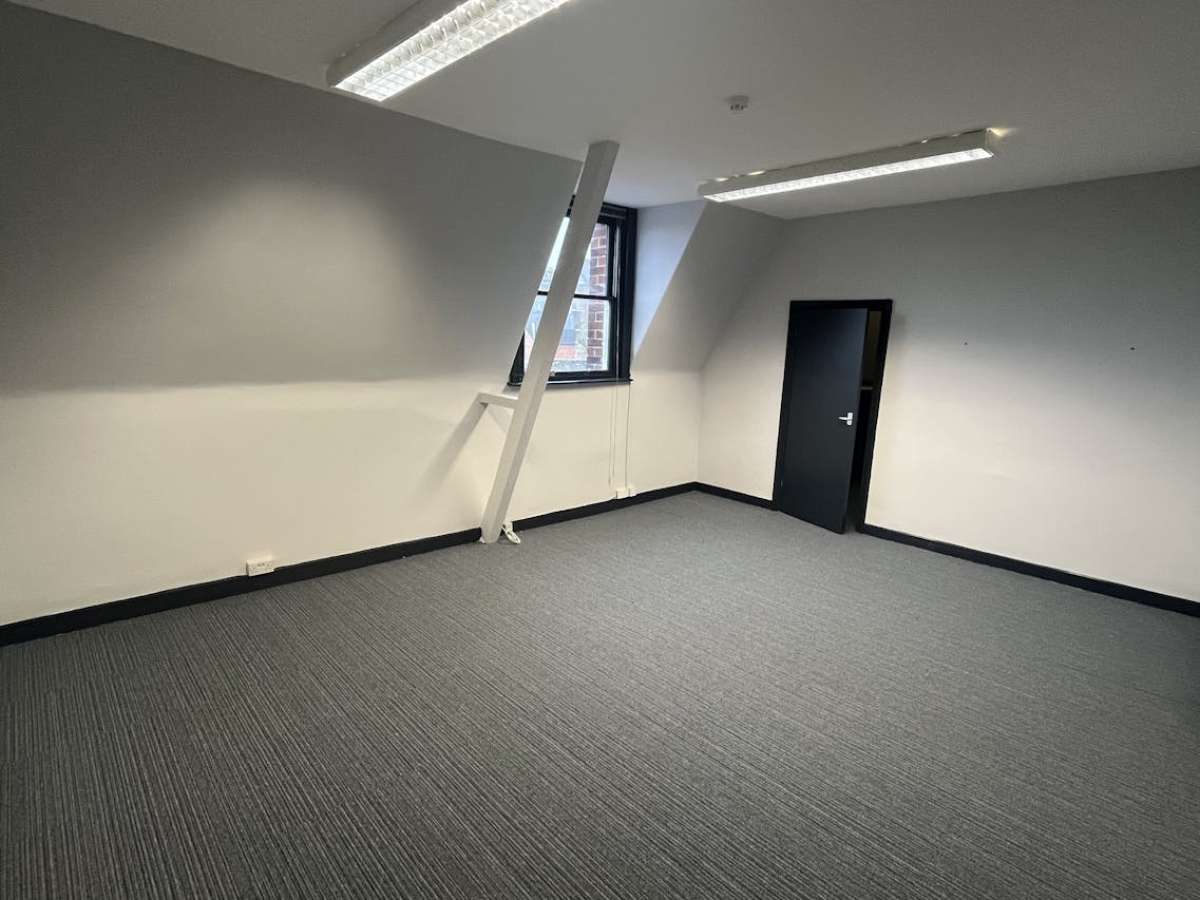 Office in Winchester - photo 3