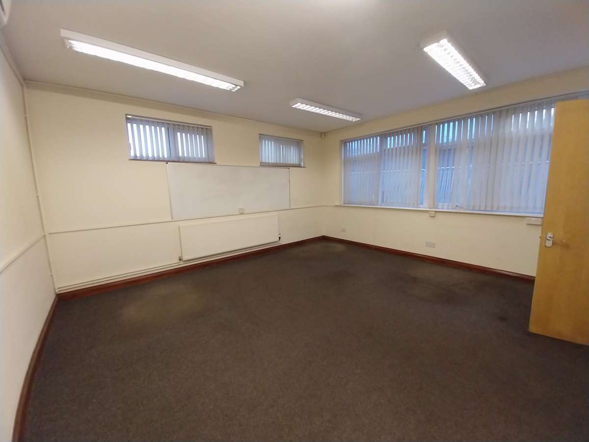 Office in Grantham - photo 3