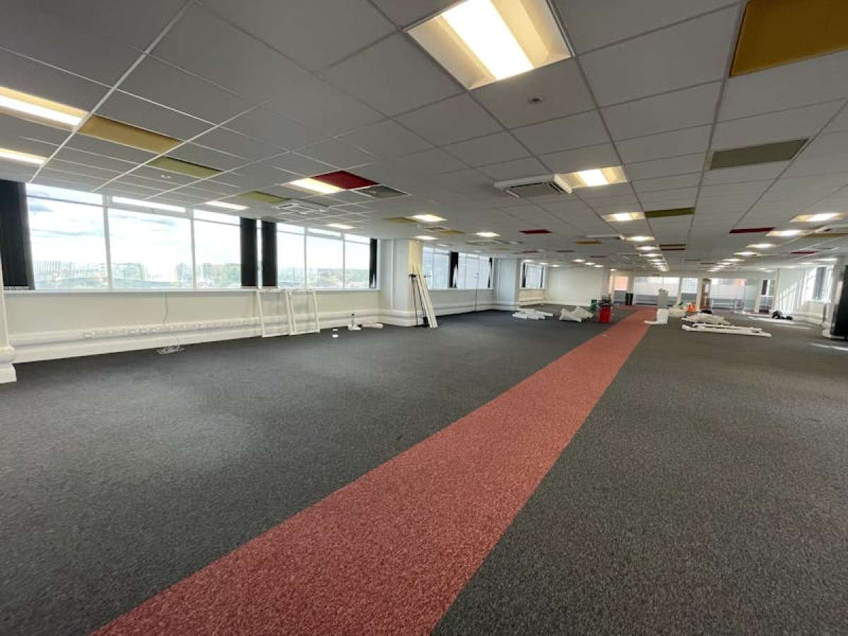 Office in Romford - photo 4