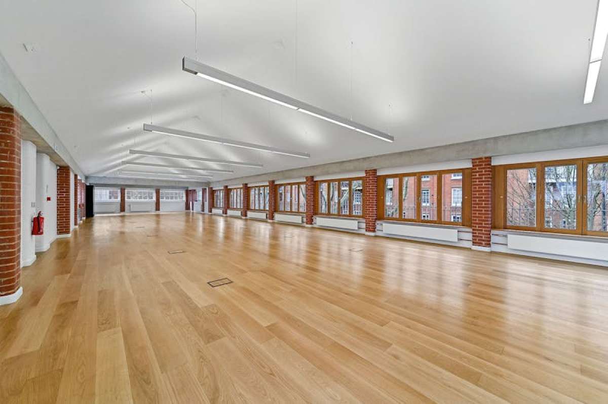 Office in LONDON - photo 2