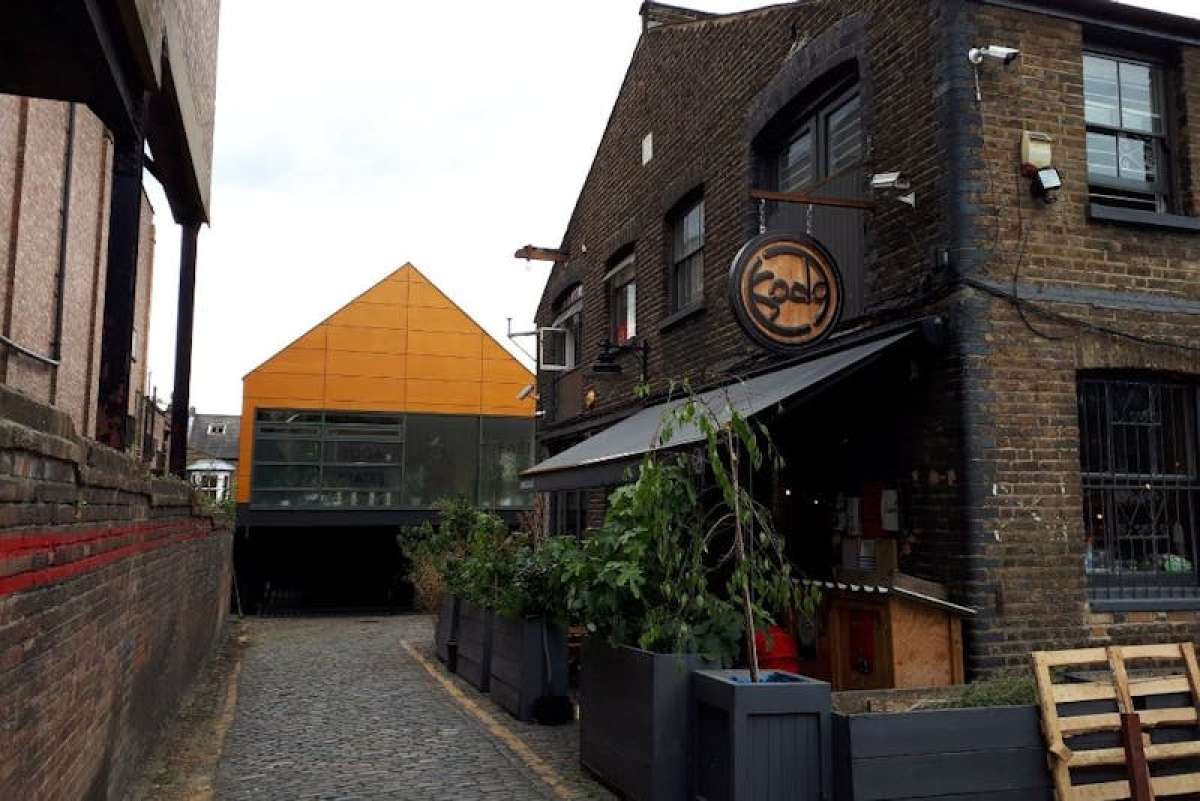 Office in Walthamstow - photo 3