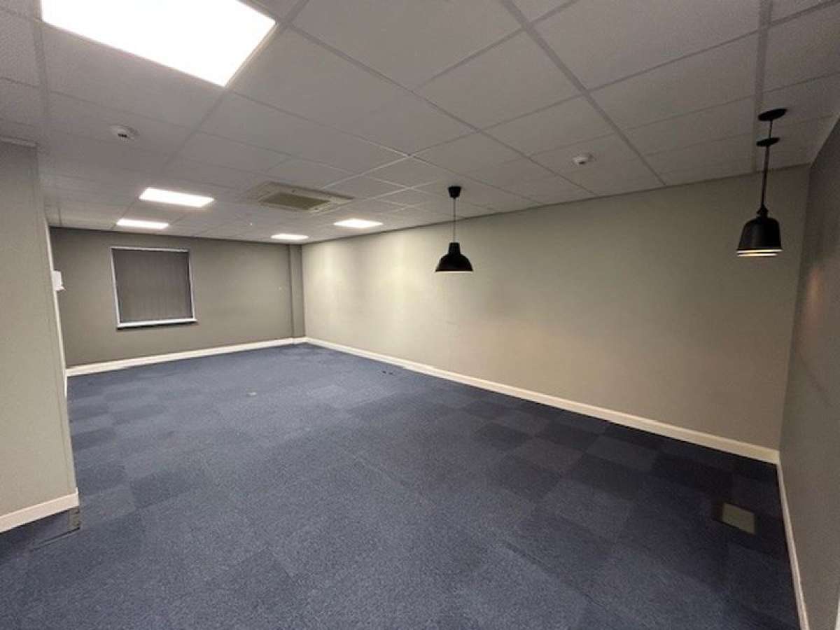 Office in Congleton - photo 3