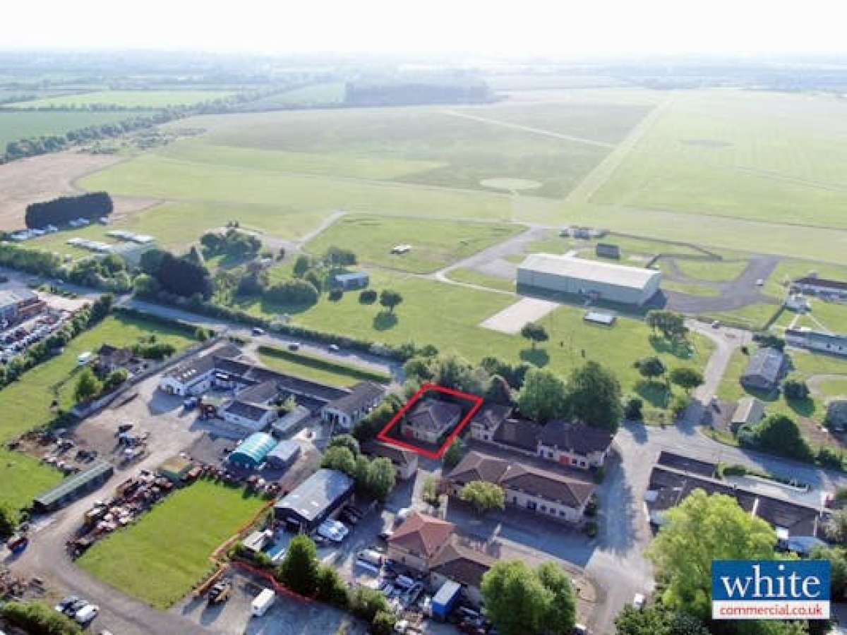 Office in Bicester - photo 2