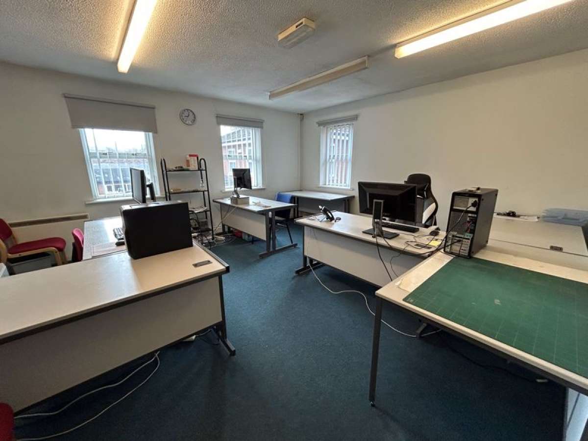 Office in Congleton - photo 2