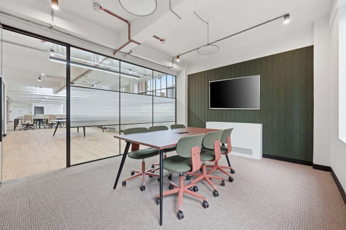 Office in London - photo 2