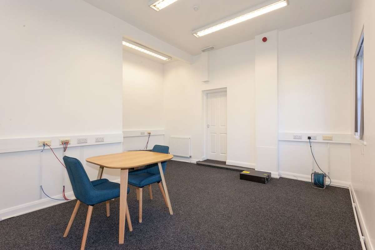 Office in Congleton - photo 3