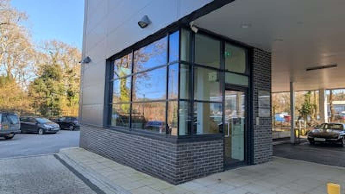 Office in Lymington - photo 3
