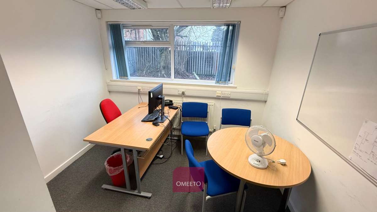 Office in Burton On Trent - photo 3