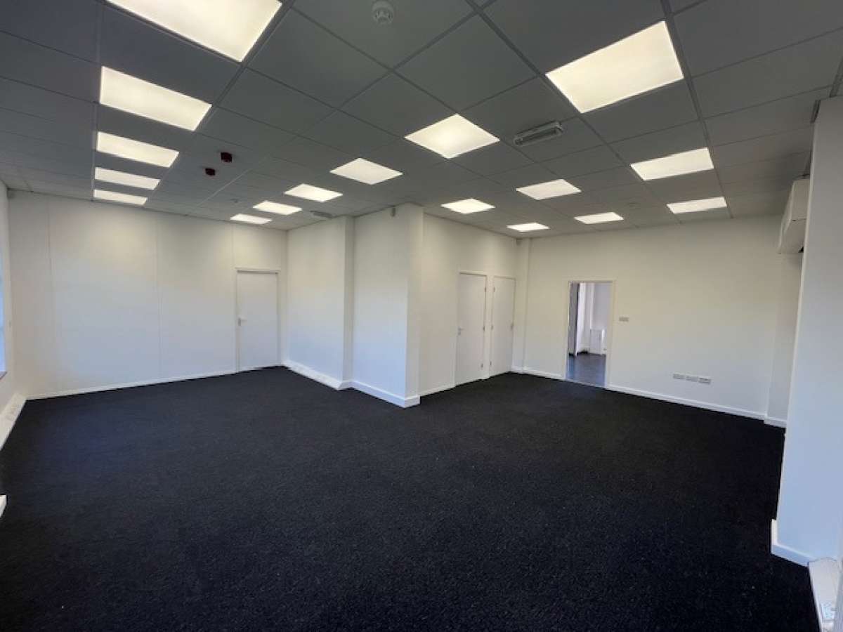 Office in Huntingdon - photo 2