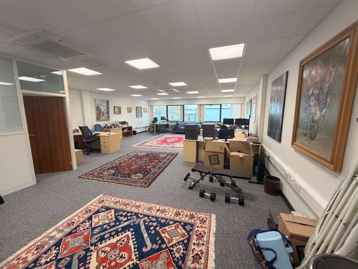 Office in Farnham - photo 2