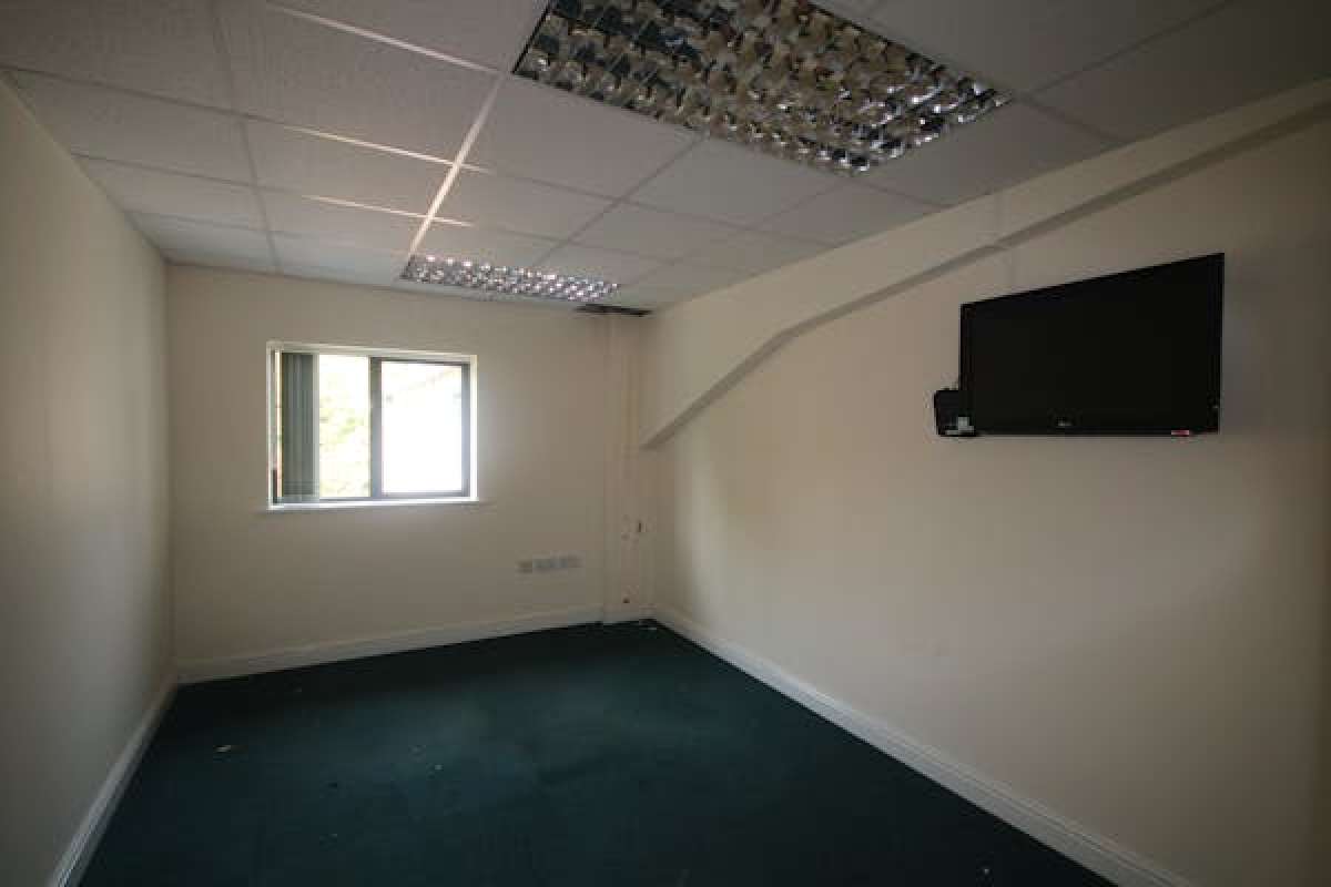 Office in Leominster - photo 2