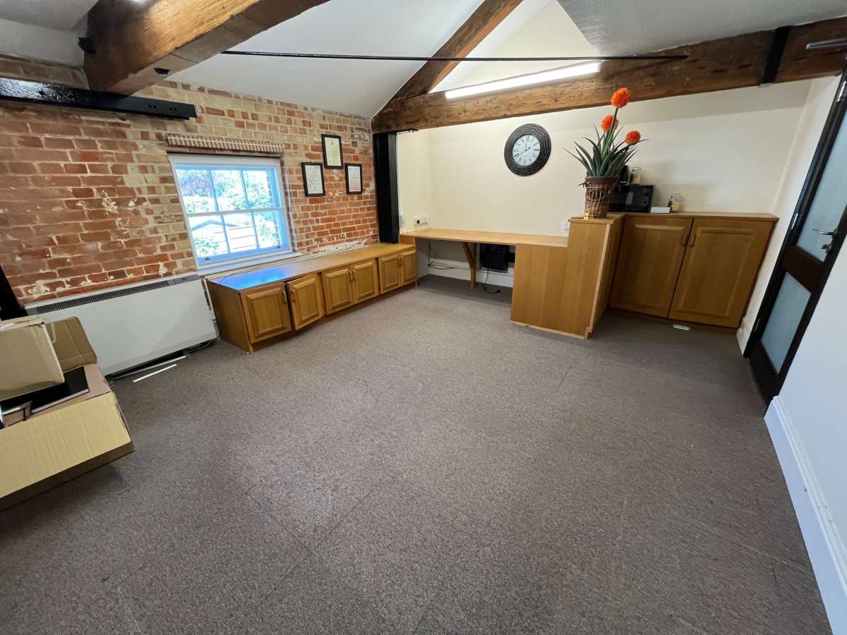 Office in West Bergholt - photo 2
