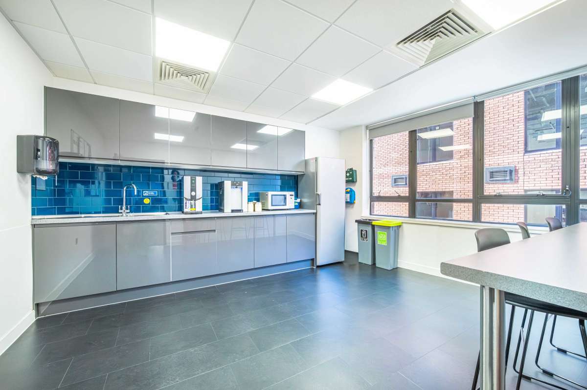 Office in Reading - photo 3