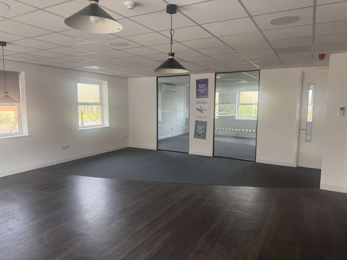 Office in Burton On Trent - photo 2