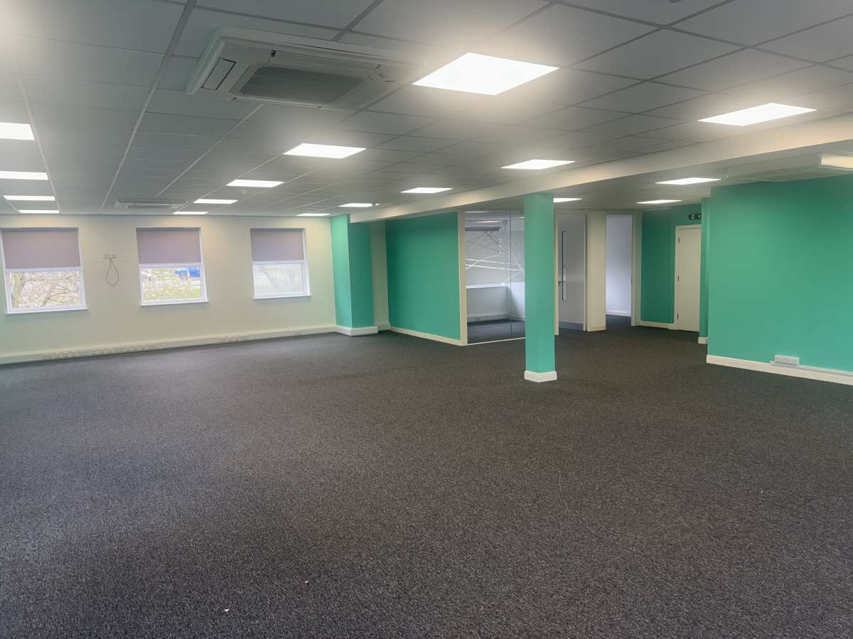 Office in Burton On Trent - photo 3