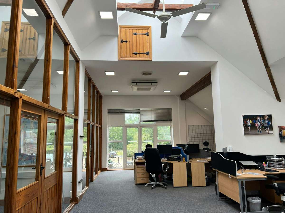 Office in Reigate - photo 3
