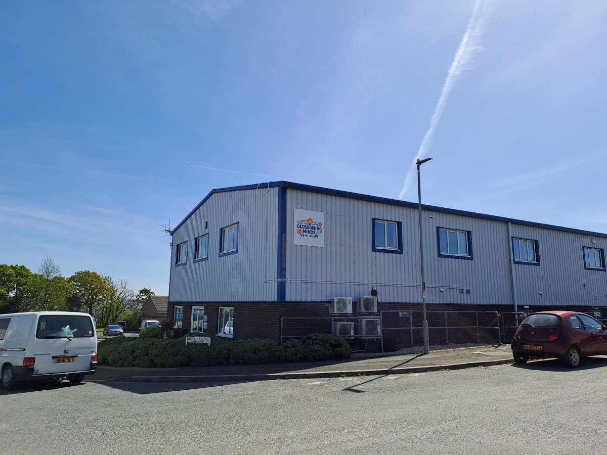 Office in Tamar View Industrial Estate - photo 2