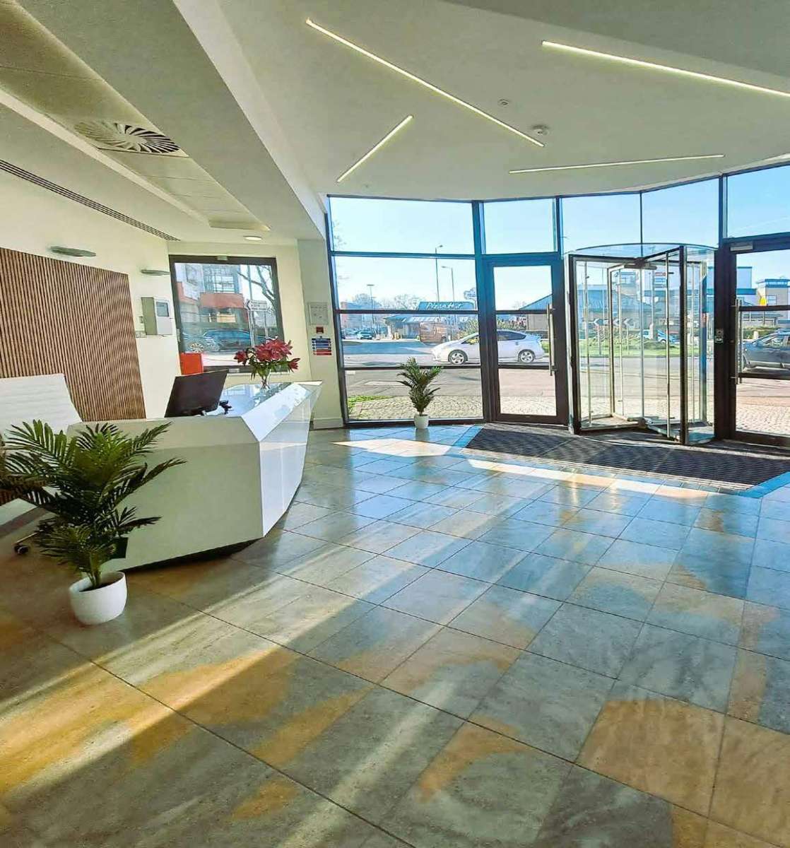 Office in Crawley - photo 4