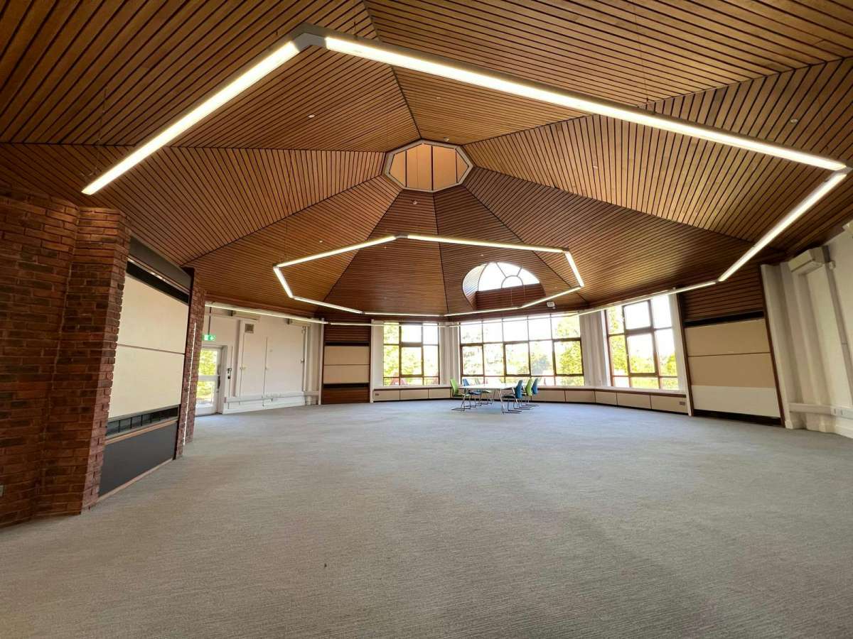 Office in Dorking - photo 2