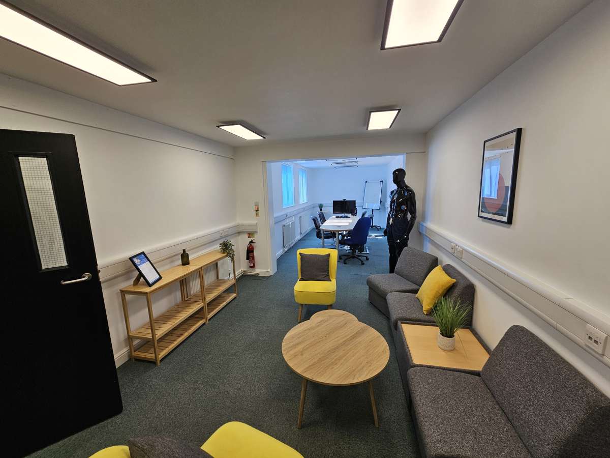 Office in Maidstone - photo 4