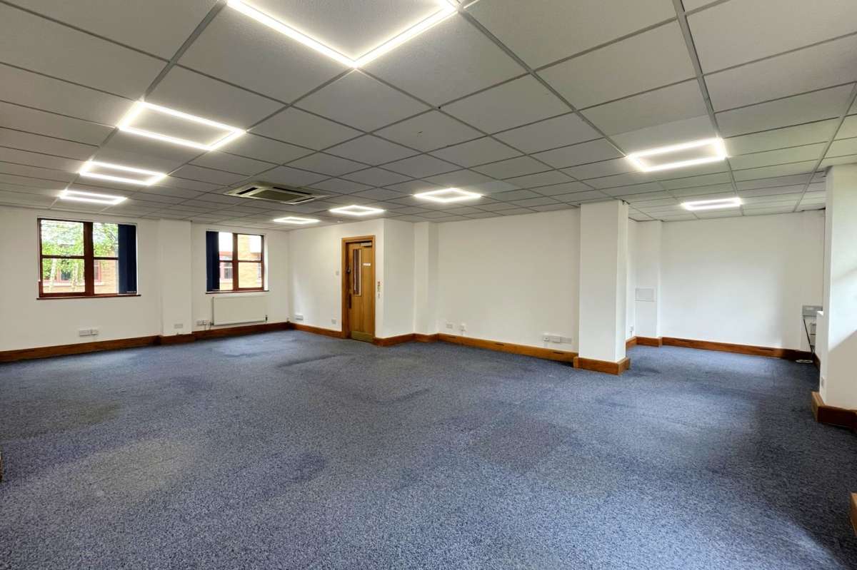 Office in Witham - photo 3