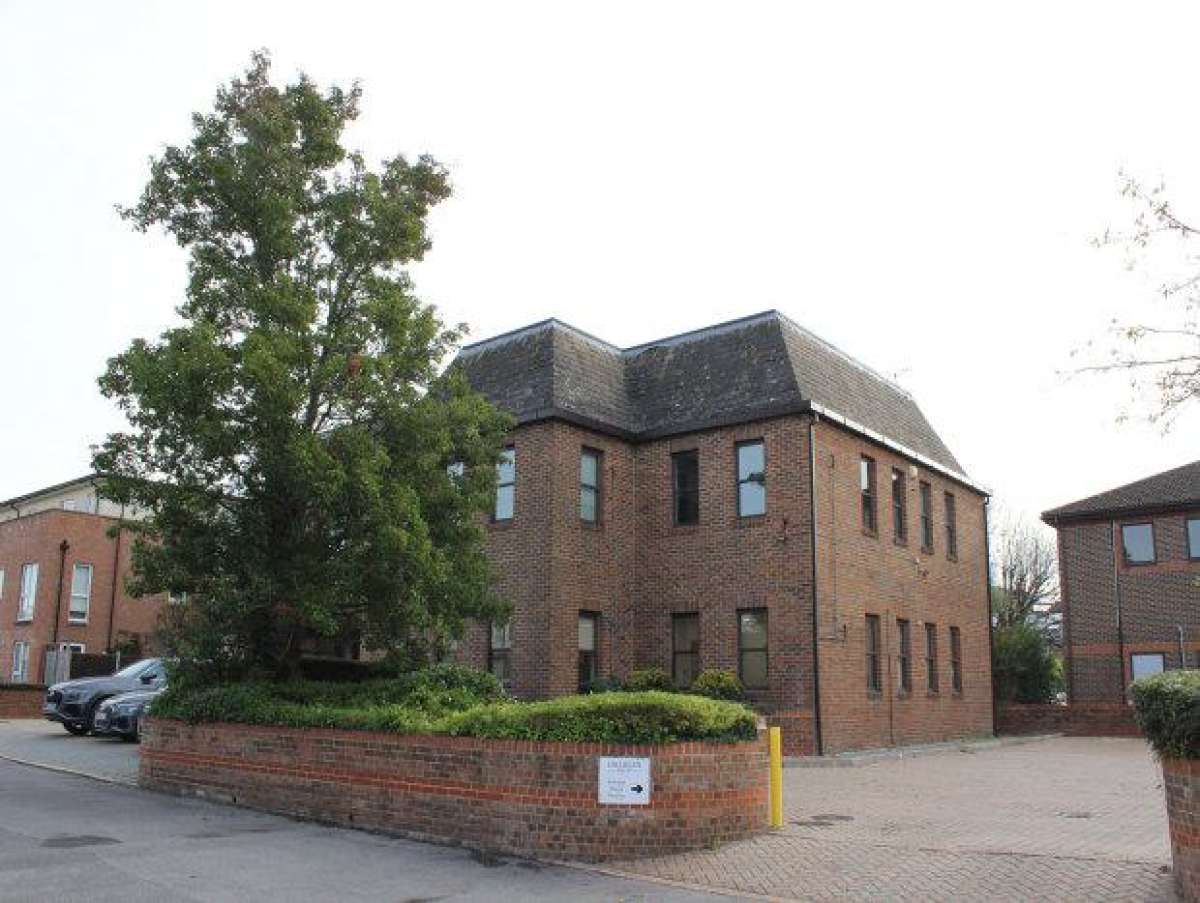 Office in 54 Queen Street Horsham - photo 3