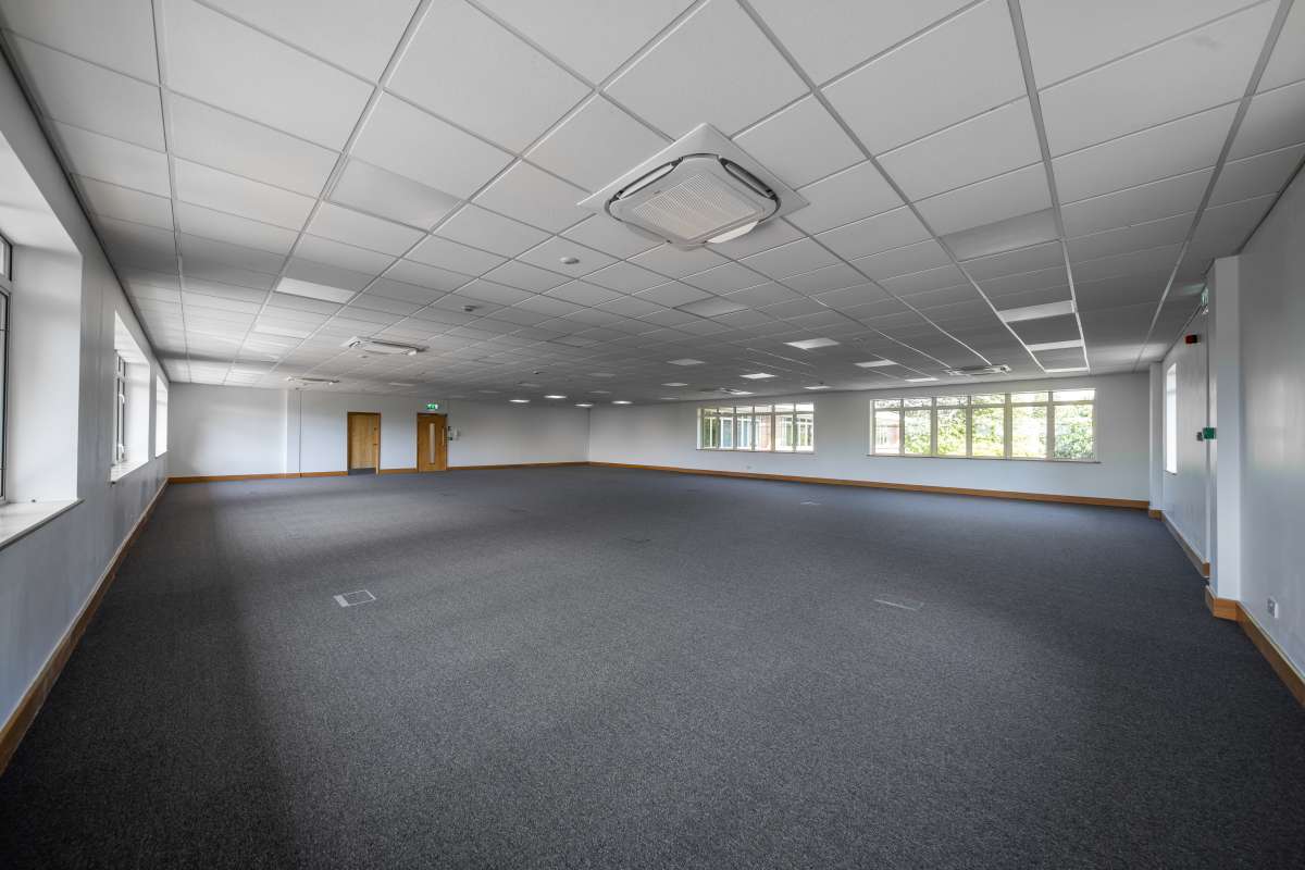 Office in Fareham - photo 4