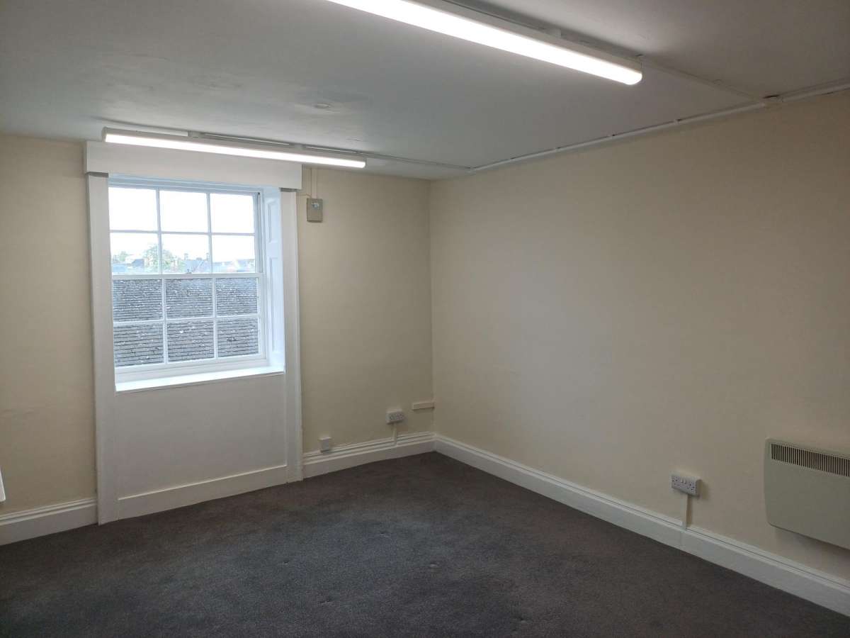 Office in Stamford - photo 3