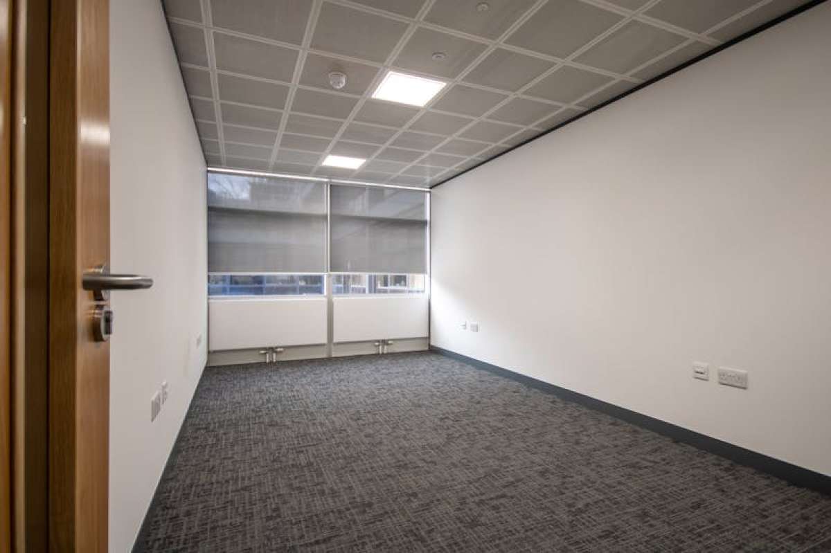 Office in Basingstoke - photo 4