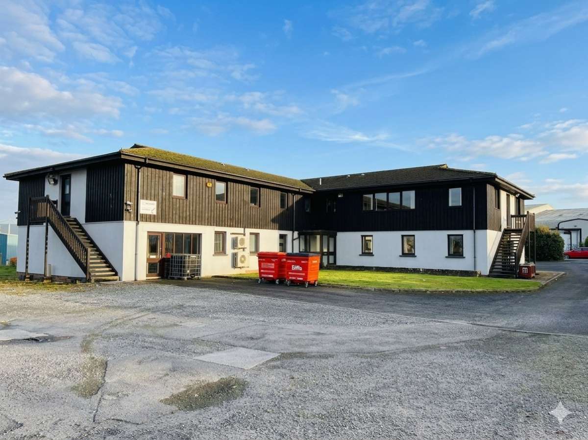 Office in St Austell - photo 3