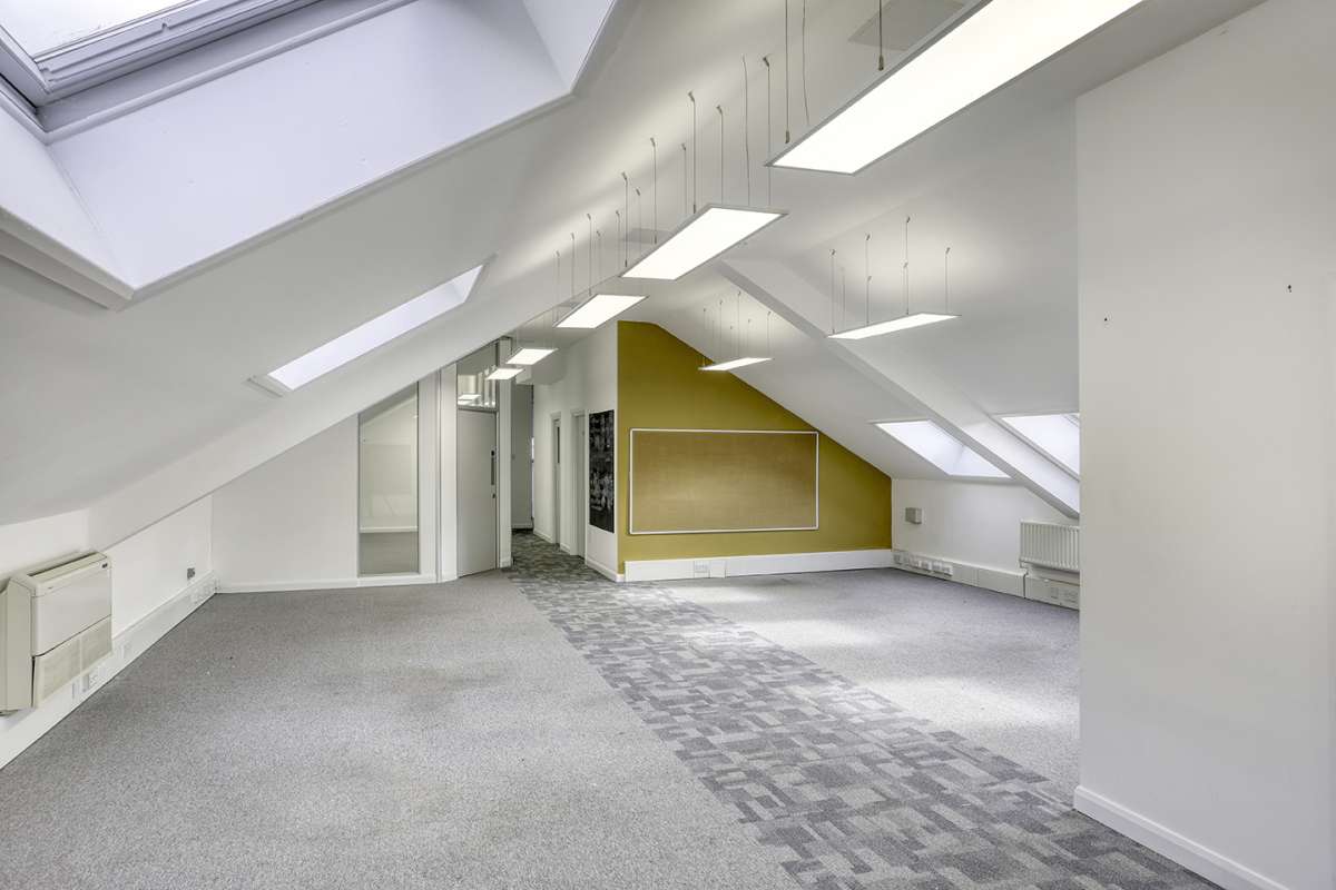 Office in Godalming - photo 2