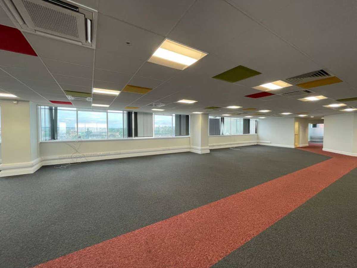 Office in Romford - photo 4