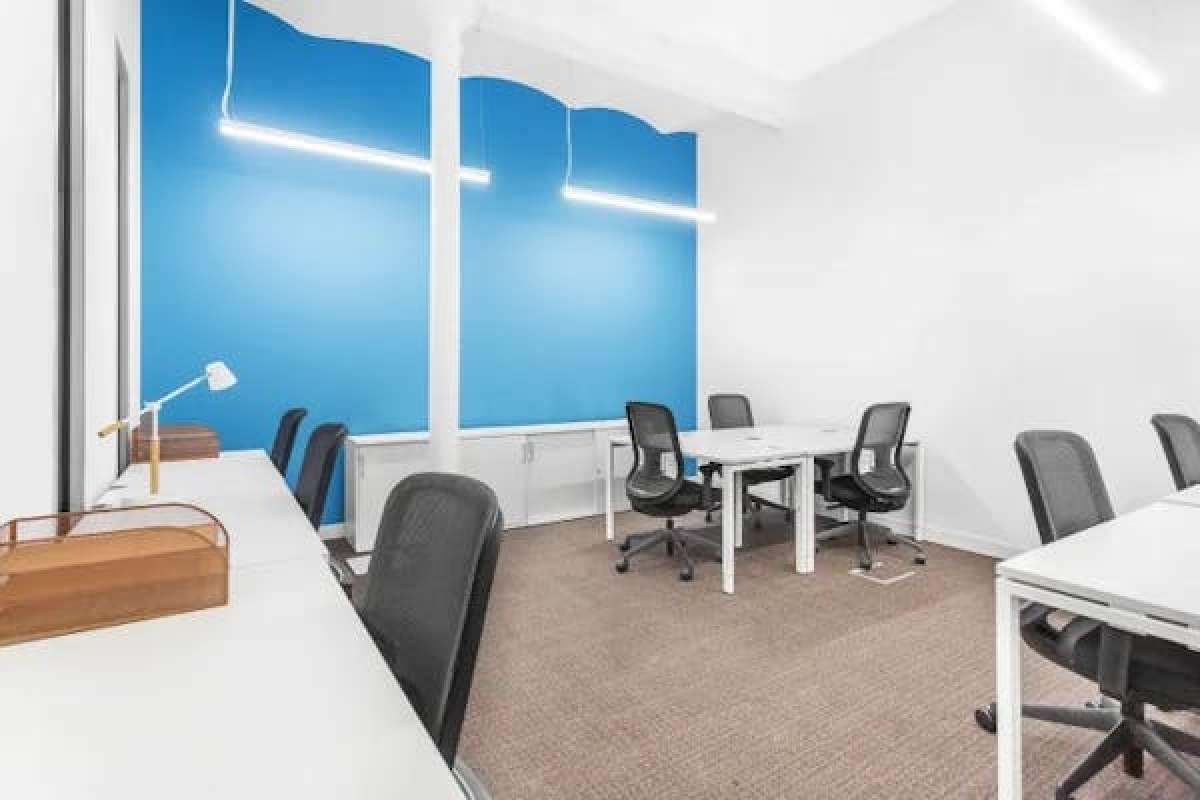 Office in Salford - photo 3