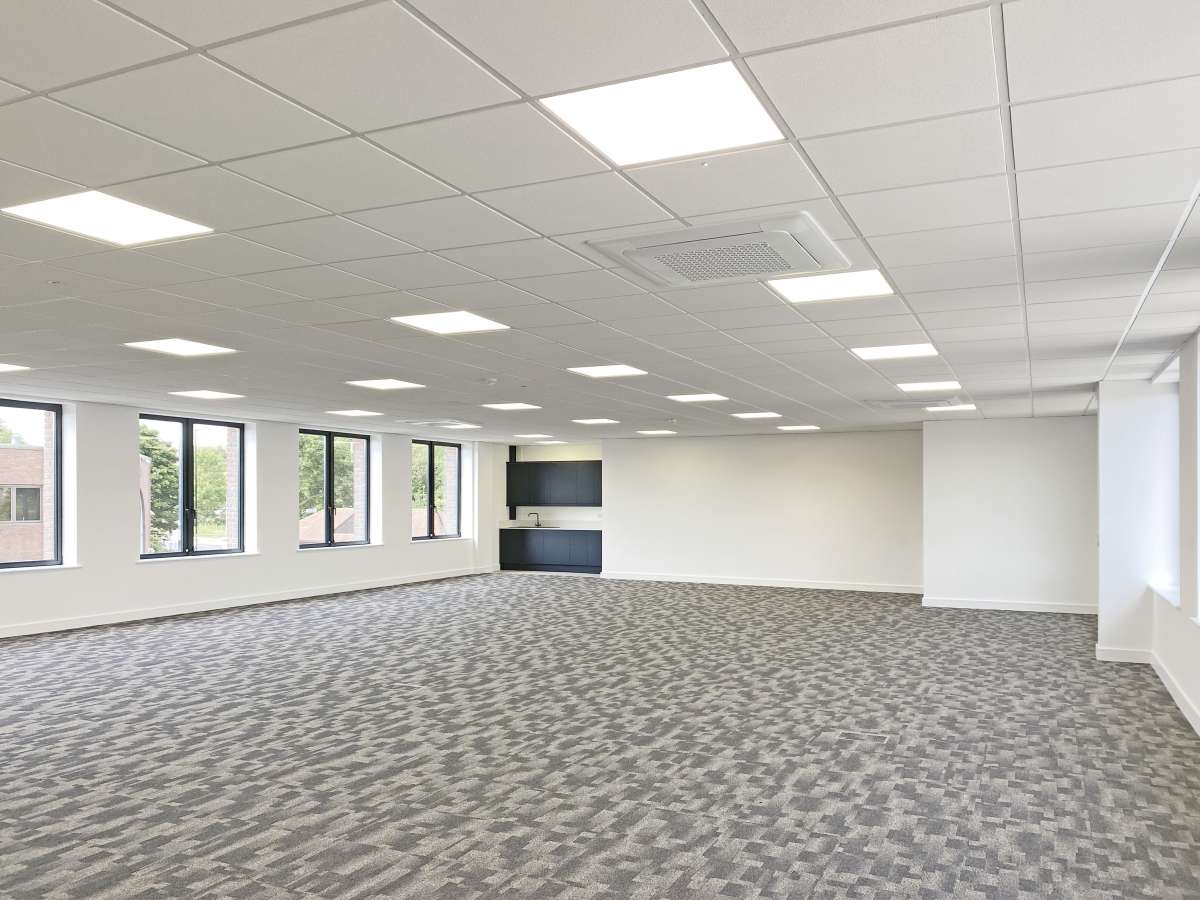Office in Chessington - photo 3