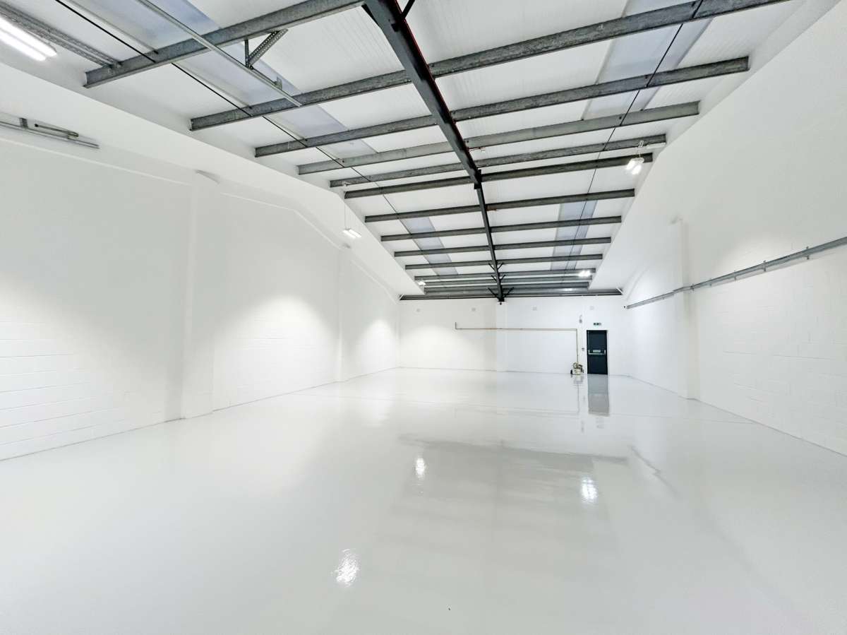 Office in Chessington - photo 3