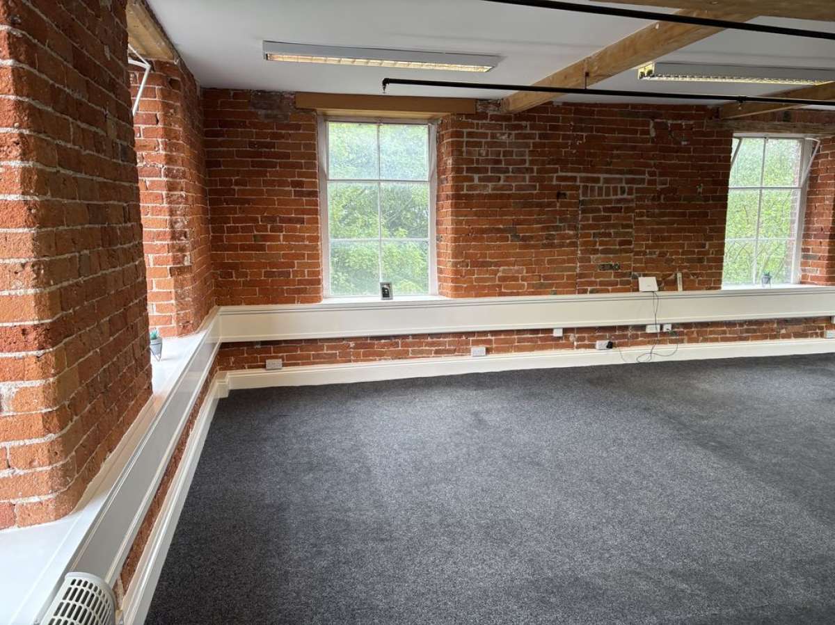 Office in Congleton, - photo 4
